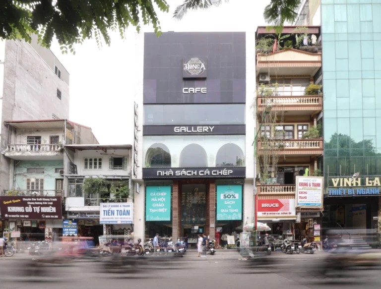 Nhà sách Cá Chép – “huyền thoại” một thời của Hà Nội sắp đóng cửa, nhiều người rủ nhau ghé thăm để chào tạm biệt